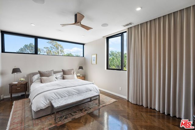 1102 Amoroso Place, Venice CA: https://media.crmls.org/mediaz/fb5953e5-23ce-4e5e-ac35-b33bfa359805.jpg