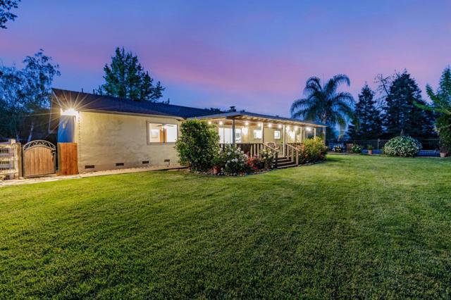 10495 Garcia Lane, Gilroy CA: https://media.crmls.org/mediaz/fb59646b-4b8c-4ba6-bc75-778c030b446e.jpg