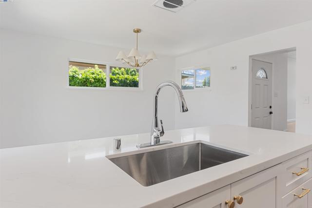 102 W 15Th St, Antioch CA: https://media.crmls.org/mediaz/fb599752-115f-43ee-b447-327851c6b389.jpg