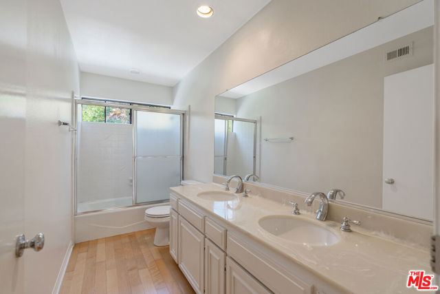 23454 Park Hermosa, Calabasas CA: https://media.crmls.org/mediaz/fb59add7-d9f1-49da-968e-7f5610d9ae21.jpg