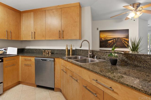 Detail Gallery Image 9 of 53 For 7565 Charmant Dr #512,  San Diego,  CA 92122 - 2 Beds | 2 Baths