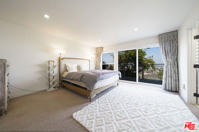 24880 Via Valmonte, Torrance CA: https://media.crmls.org/mediaz/fb5a7741-53b8-409f-94af-f71de401884e.jpg