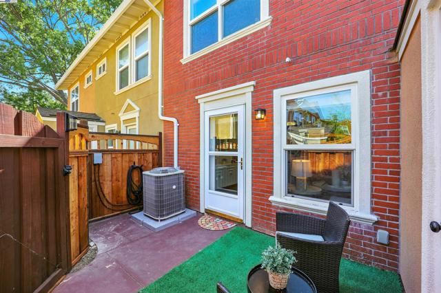 865 Carlisle Way, Sunnyvale CA: https://media.crmls.org/mediaz/fb5a8fc0-e612-46c6-8011-7bb13917ee79.jpg