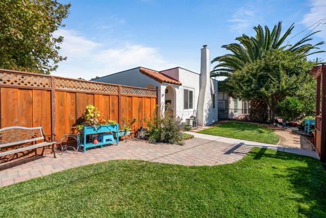 29 Buena Vista Street, Salinas CA: https://media.crmls.org/mediaz/fb5adb7e-466f-4d22-8296-e6972e9098c4.jpg