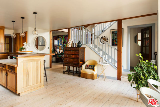 31840 Seafield Drive, Malibu CA: https://media.crmls.org/mediaz/fb5b6ecd-18fc-4fa5-a8bc-7fe819bb169c.jpg