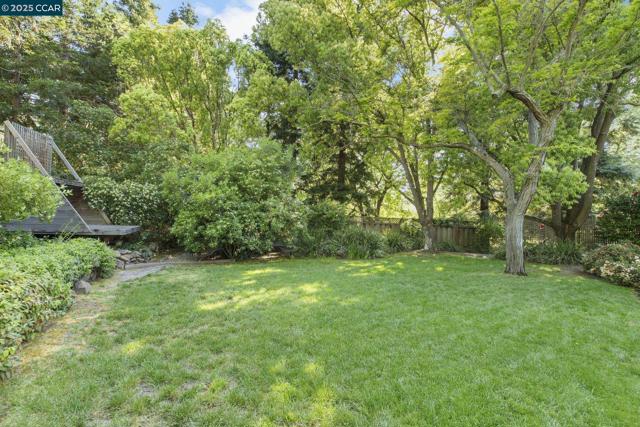 120 Heritage Oaks Pl, Alamo CA: https://media.crmls.org/mediaz/fb5bd5b2-953d-4612-893b-b5222c090647.jpg