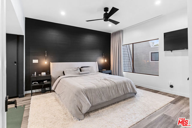 4360 Glencoe Avenue, Marina del Rey CA: https://media.crmls.org/mediaz/fb5ca39d-c2e9-4eae-84b0-2c3e2ed52eb0.jpg