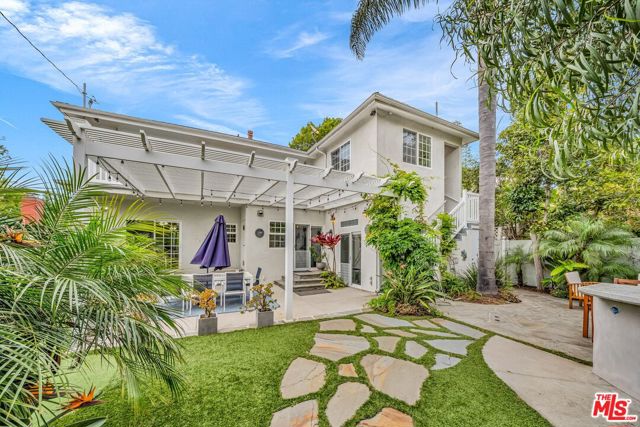 8011 Rayford Drive, Los Angeles CA: https://media.crmls.org/mediaz/fb5d15bd-f382-4355-82c7-0a0b97f16102.jpg