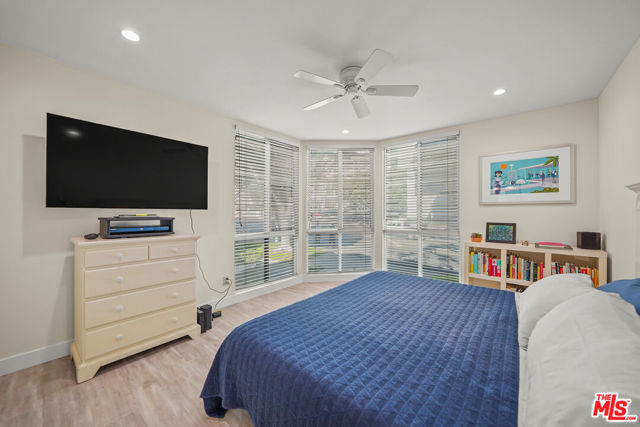 8530 Holloway Drive, West Hollywood CA: https://media.crmls.org/mediaz/fb5d1b07-cfcd-4100-b1aa-ce526d2897d6.jpg
