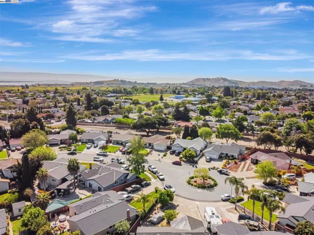 36339 Beech Pl, Newark CA: https://media.crmls.org/mediaz/fb5f77ef-9d13-48a7-b15d-b7ed761bc68f.jpg