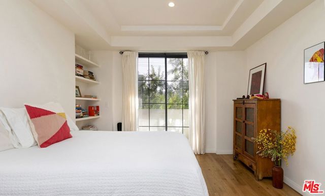 12603 Moorpark Street, Studio City CA: https://media.crmls.org/mediaz/fb5fccc1-1afc-44d1-9cac-2356ef95d030.jpg