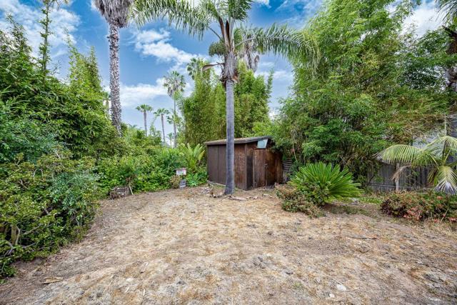 890 Capri Rd, Encinitas CA: https://media.crmls.org/mediaz/fb605b21-8e0c-4cd9-b816-58bf960b6c3a.jpg