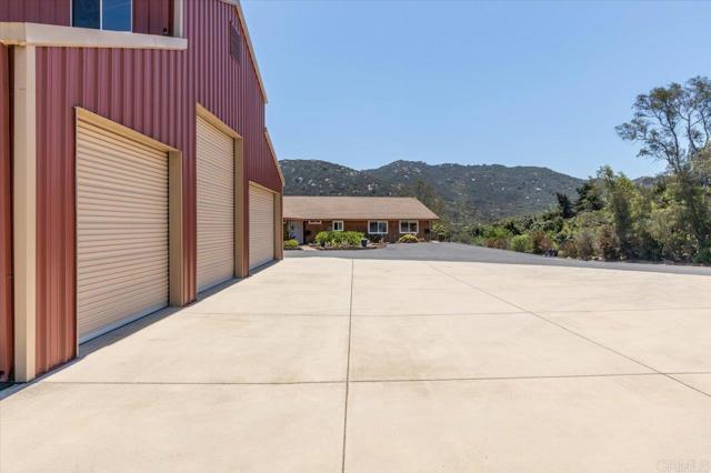 Detail Gallery Image 16 of 60 For 945 El Paseo, Vista,  CA 92084 - 4 Beds | 3 Baths