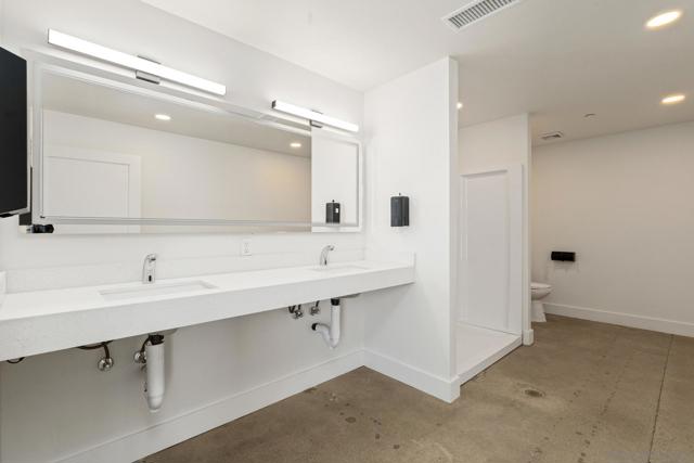 36051 E Benton Rd., Temecula CA: https://media.crmls.org/mediaz/fb6140f7-9cc7-420d-abdd-52494aa3deb5.jpg