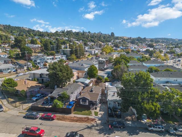 2830 69th Avenue, Oakland CA: https://media.crmls.org/mediaz/fb616aa6-e87e-48be-ad5b-0eb275ca8935.jpg