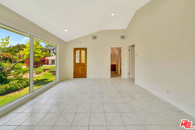 1100 Rodeo Road, Arcadia CA: https://media.crmls.org/mediaz/fb619720-30f9-4b16-a45d-d32f6251d847.jpg