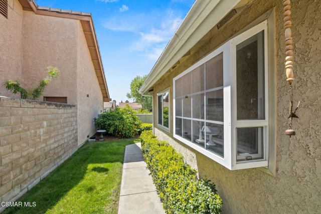 4570 N Vistapark Drive, Moorpark CA: https://media.crmls.org/mediaz/fb61deff-047b-4fdd-80a6-9b720973e74b.jpg