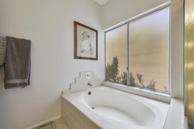 Image 23 of 31 For 40346 Barington Drive