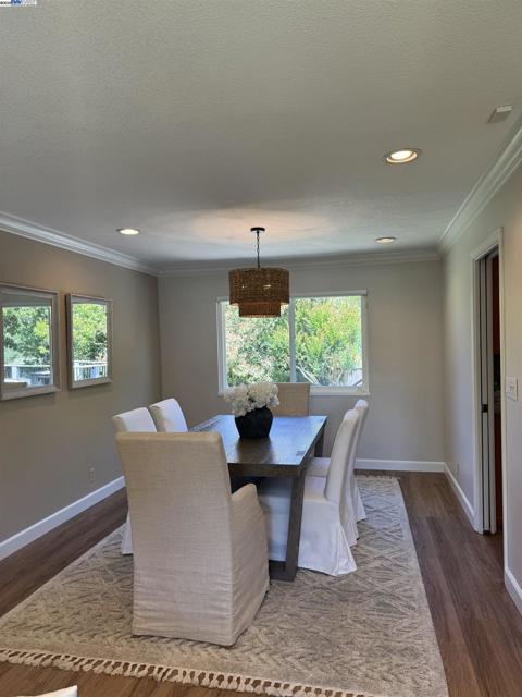 2632 Campeche Ct, San Ramon CA: https://media.crmls.org/mediaz/fb6403e0-a790-4bab-85fc-18941b7f8f76.jpg