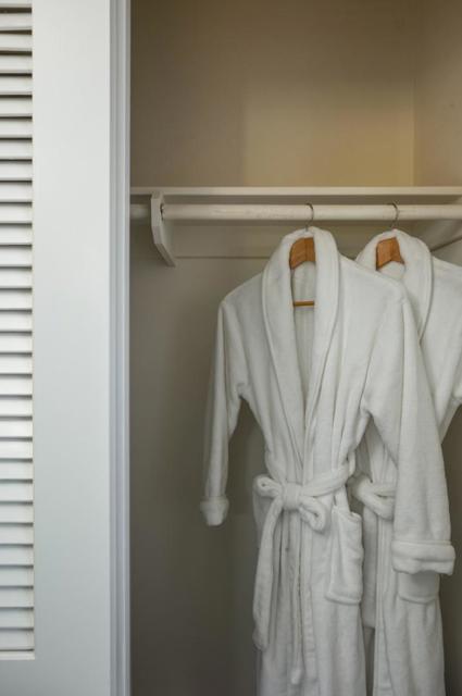 1423 Kyle Court, Sunnyvale CA: https://media.crmls.org/mediaz/fb64048f-d8be-4443-97dc-dacce27257d2.jpg