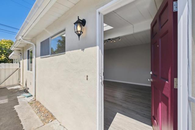 3271 Alma Street, Palo Alto CA: https://media.crmls.org/mediaz/fb646929-f6af-4c04-83f5-b90cb078504d.jpg