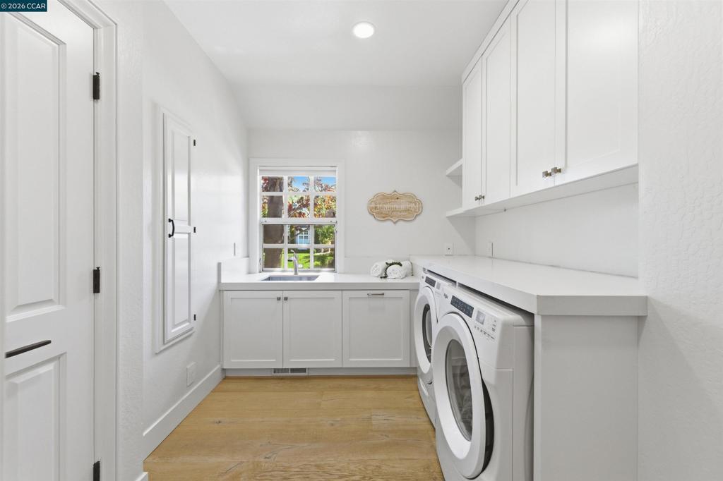 https://media.crmls.org/mediaz/fb65112b-f659-4d72-bd48-ba72b42feab4.jpg?preset=X-Large