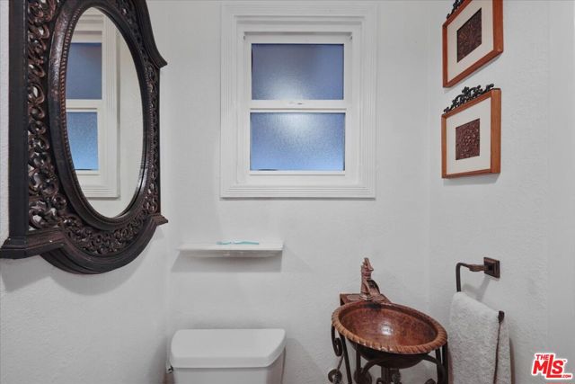 6119 Del Valle Drive, Los Angeles CA: https://media.crmls.org/mediaz/fb65114c-2156-4ece-9777-b1d8951ceb55.jpg