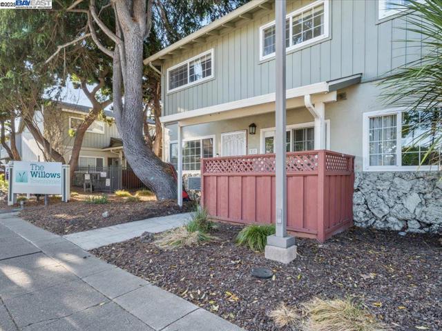 700 Fargo, San Leandro CA: https://media.crmls.org/mediaz/fb65787e-20ea-4d22-bf5a-bfc670b74aa8.jpg