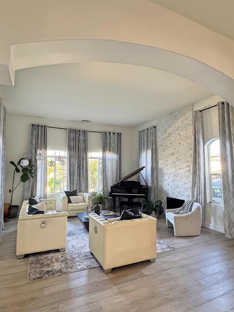 Detail Gallery Image 5 of 52 For 1498 Berry Creek Place, Chula Vista,  CA 91913 - 5 Beds | 4/1 Baths