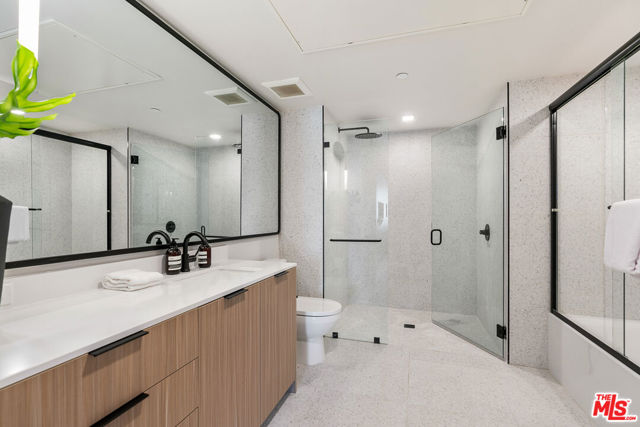 3688 Overland Avenue, Los Angeles CA: https://media.crmls.org/mediaz/fb6612c6-0d34-4b95-a441-d876efae8ee8.jpg