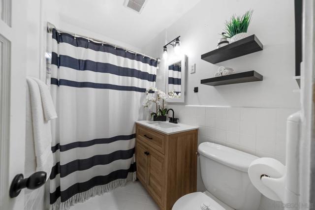516 Bonito Avenue, Imperial Beach CA: https://media.crmls.org/mediaz/fb666d6c-80ac-4b17-bf3f-e0114da9d767.jpg