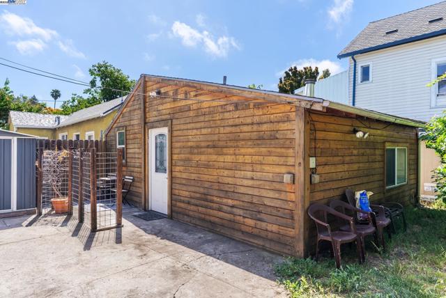 1706 Fairview St, Berkeley CA: https://media.crmls.org/mediaz/fb66f199-bda1-4710-8e6a-9f7bd3a832a4.jpg