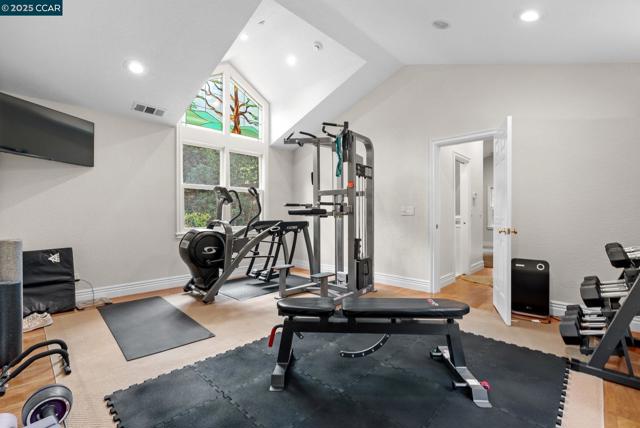 32 Kensington Ct, Alamo CA: https://media.crmls.org/mediaz/fb675263-acd3-48e7-b207-ec3fd7f9dd65.jpg