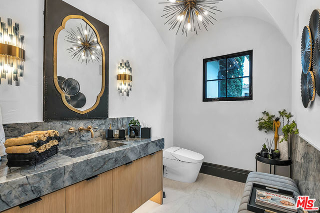 25201 Prado Del Misterio, Calabasas CA: https://media.crmls.org/mediaz/fb67a781-8acd-481d-93e8-53e05726264c.jpg