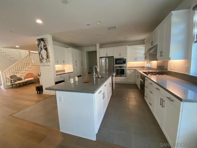 8005 Chalet Ln, Garden Grove CA: https://media.crmls.org/mediaz/fb687611-8263-420e-8fce-7af853dc1eb1.jpg