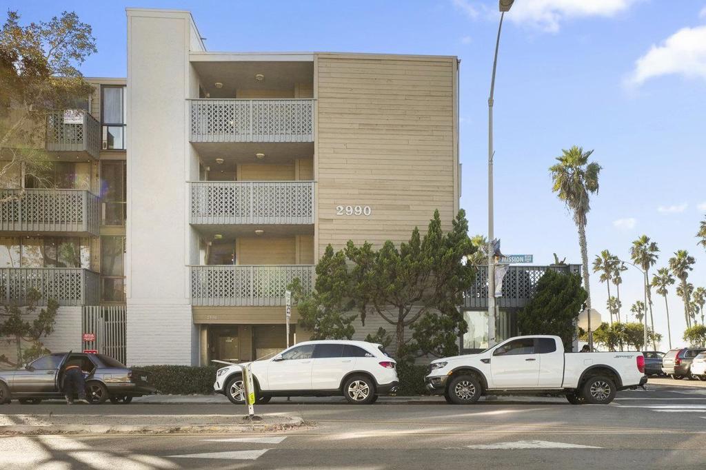 2990 Mission Blvd. #403