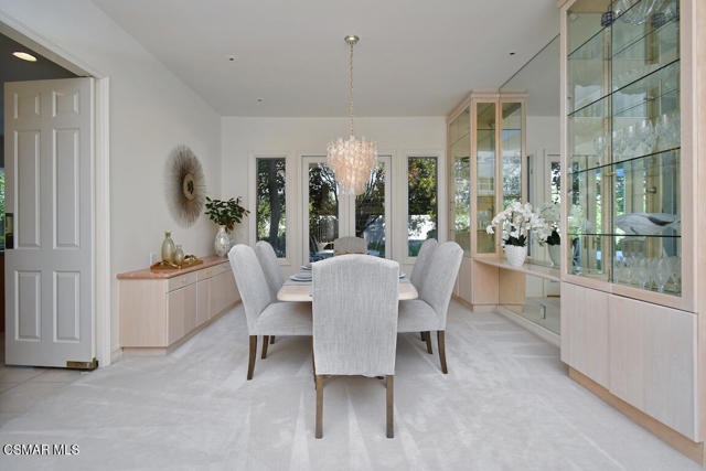 31775 Oak Ranch Court, Westlake Village CA: https://media.crmls.org/mediaz/fb690508-5d0b-4d54-aae7-9800e2b34dcc.jpg