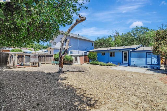 126 Kilkare Rd, Sunol CA: https://media.crmls.org/mediaz/fb6905dc-aba4-4ba2-b5e9-15876c18d15b.jpg