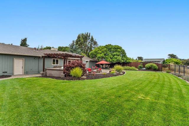 17529 Cross Road, Salinas CA: https://media.crmls.org/mediaz/fb696e6b-ea35-48e9-b2b9-7e946c6b0a87.jpg
