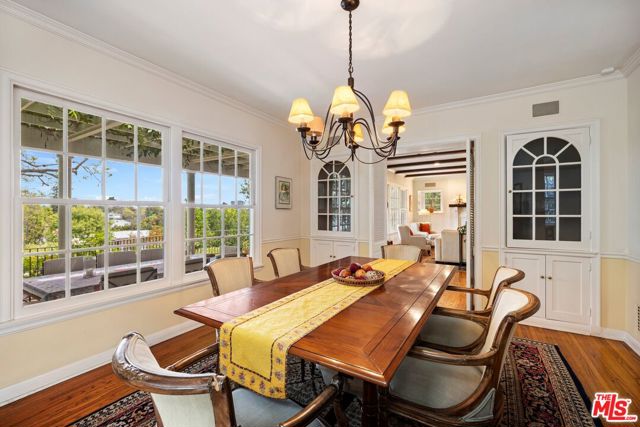 12309 9th Helena Drive, Los Angeles CA: https://media.crmls.org/mediaz/fb6a3828-2153-4345-9433-c89c284f7553.jpg