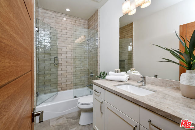 29677 Mulholland Highway, Agoura Hills CA: https://media.crmls.org/mediaz/fb6a508d-efa6-41b0-96f0-4fd2aa8d91cb.jpg