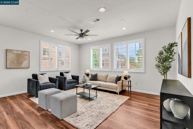 6983 Alamo Creek Trl, Dublin CA: https://media.crmls.org/mediaz/fb6a56c7-6d30-4932-8f43-48b6ea6ad244.jpg