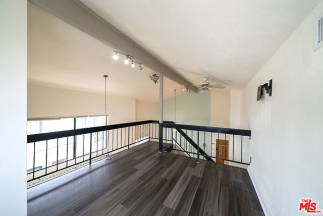 18433 Hatteras Street, Tarzana CA: https://media.crmls.org/mediaz/fb6a6965-4b7c-4ca6-8a0e-bcf376d482fc.jpg
