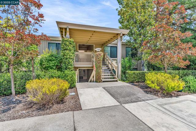 1200 Canyonwood Ct, Walnut Creek CA: https://media.crmls.org/mediaz/fb6a834f-2187-4b6b-ad49-bb799bb4c034.jpg