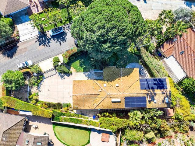 6130 Terryhill Drive, La Jolla CA: https://media.crmls.org/mediaz/fb6ad007-3c60-4931-a75c-cae47fba9d9e.jpg