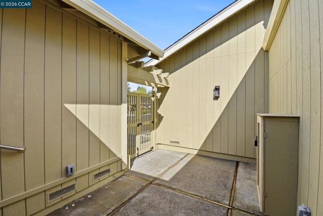 Image 35 of 37 For 6538 Stonecroft Ter