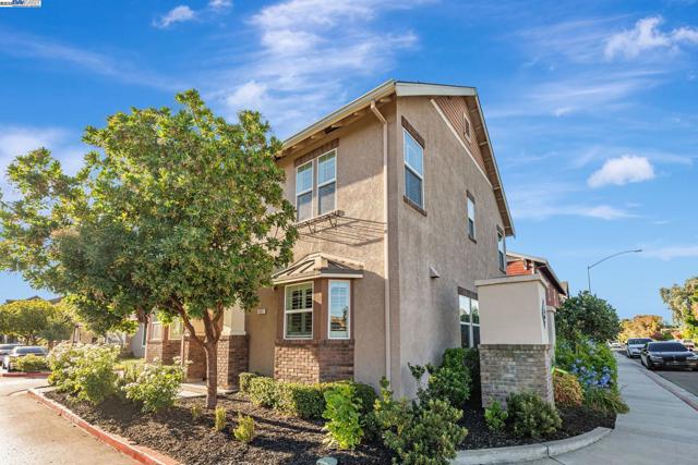 5801 Flora Cmn, Livermore CA: https://media.crmls.org/mediaz/fb6b7816-0135-4fea-8100-be6688c8a764.jpg