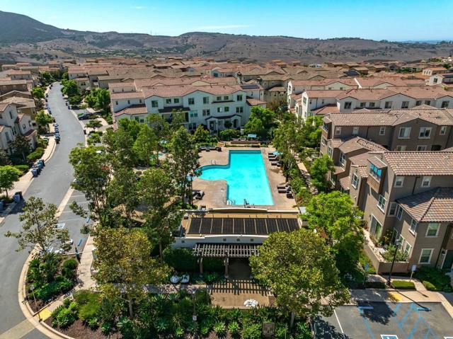 16206 Veridian Cir, San Diego CA: https://media.crmls.org/mediaz/fb6bb4bf-1f8d-4b92-bc67-100459fd9dc6.jpg