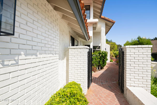 4212 Par Five Drive, Westlake Village CA: https://media.crmls.org/mediaz/fb6bd04d-fd0f-4303-a640-3440d0d2ed64.jpg