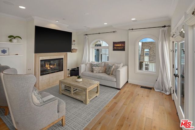 121 15th Street, Manhattan Beach, California 90266, 3 Bedrooms Bedrooms, ,4 BathroomsBathrooms,Residential,Sold,15th,22192181